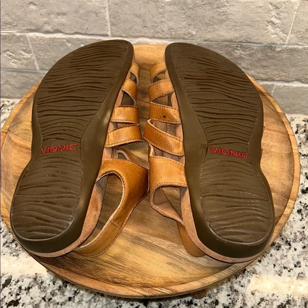 Vionic Women's Tan Leather Sandals